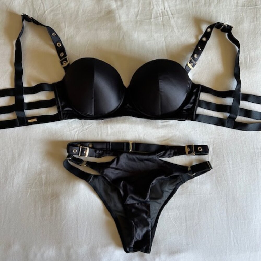Meshki Lingerie Cage Set